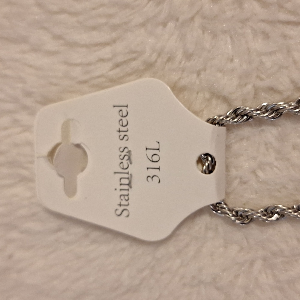 24 inch stainless steel beautiful 😍 🤩 unisex rope chain!!!!